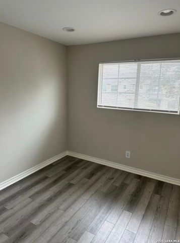 7803 Kingsbury Wood Unit 4, San Antonio, TX 78240