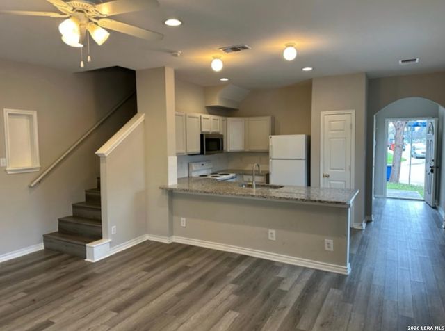 7803 Kingsbury Wood Unit 4, San Antonio, TX 78240