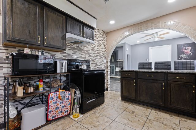 320 Dawn Avenue, Rockford, IL 61107