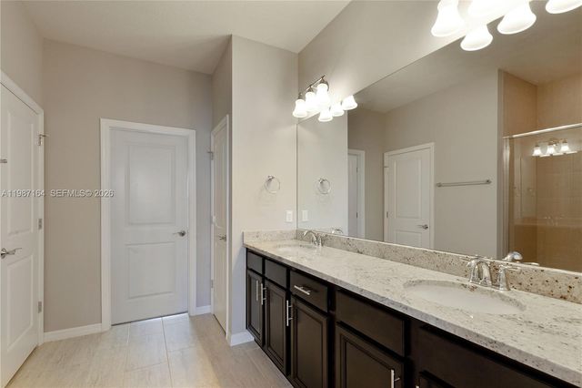 1101 Banyan Dr, Hollywood, FL 33021