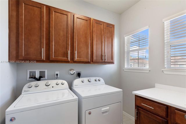 1101 Banyan Dr, Hollywood, FL 33021