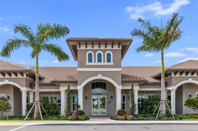 1101 Banyan Dr, Hollywood, FL 33021