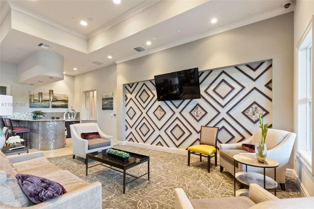 1101 Banyan Dr, Hollywood, FL 33021