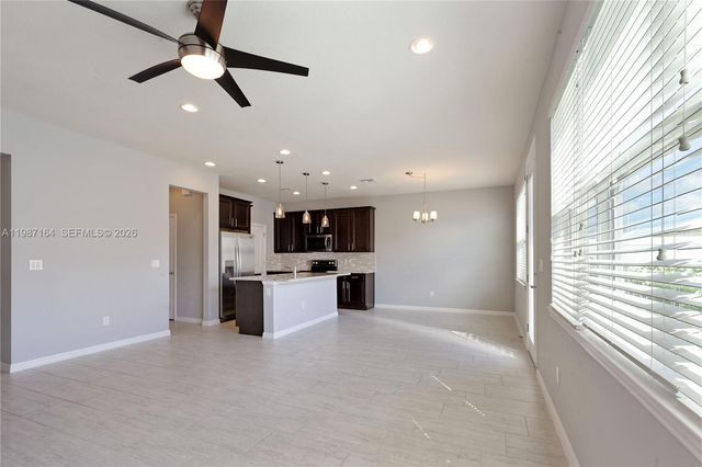 1101 Banyan Dr, Hollywood, FL 33021