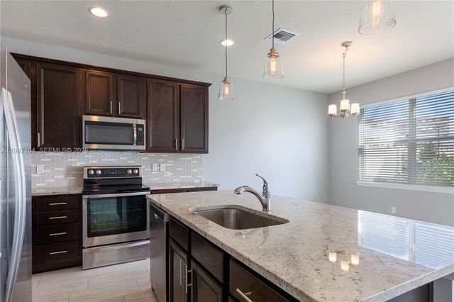 1101 Banyan Dr, Hollywood, FL 33021