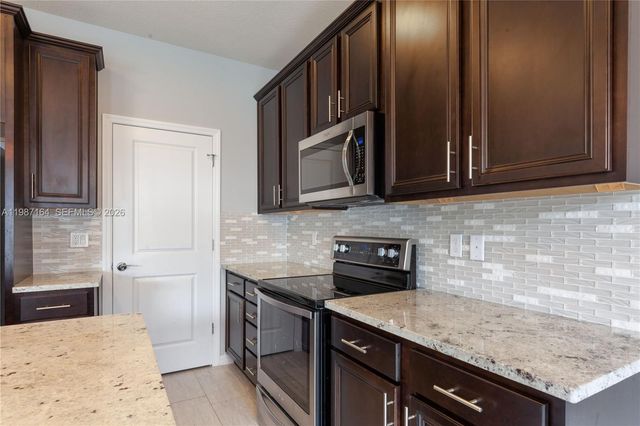 1101 Banyan Dr, Hollywood, FL 33021