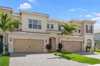 1101 Banyan Dr, Hollywood, FL 33021