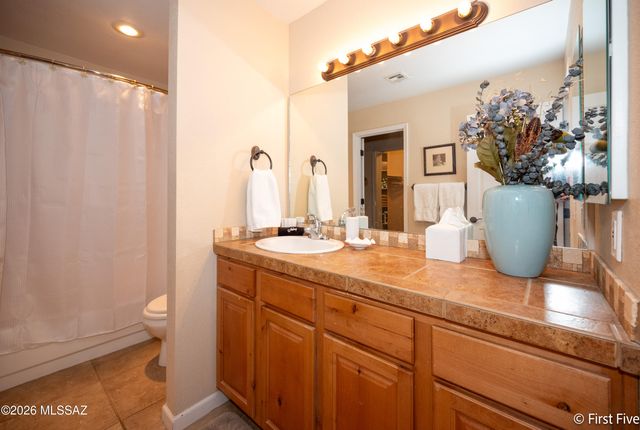 6470 N Tierra de las Catalinas Apt 100, Tucson, AZ 85718