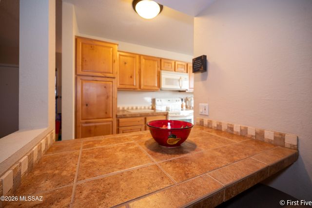 6470 N Tierra de las Catalinas Apt 100, Tucson, AZ 85718