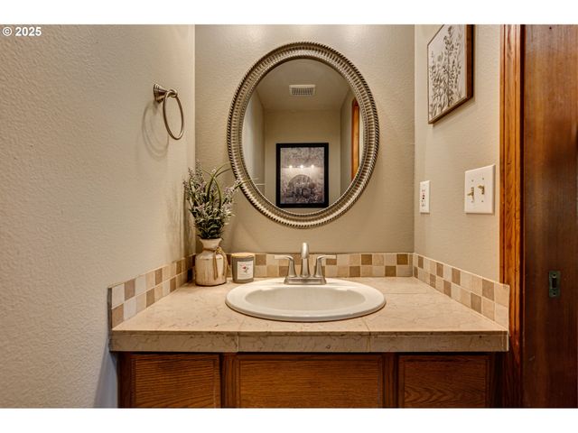2012 Ne 193RD Ct, Vancouver, WA 98684