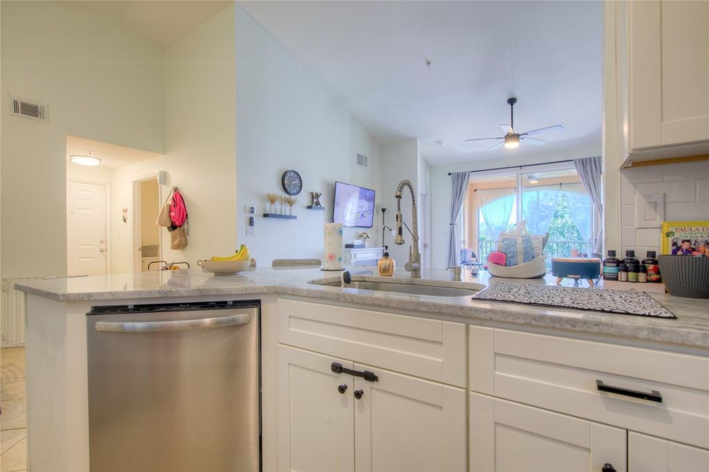 Image 5 of property listing at 4106 CENTRAL SARASOTA PARKWAY 1034, Sarasota, FL 34238