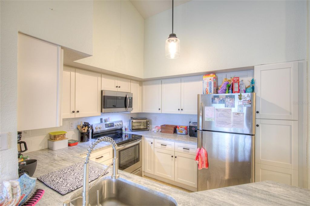 Image 7 of property listing at 4106 CENTRAL SARASOTA PARKWAY 1034, Sarasota, FL 34238