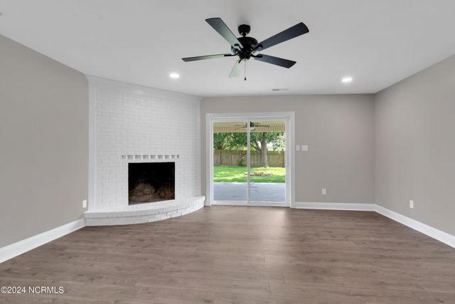 4 Walnut Drive, Jacksonville, NC 28546