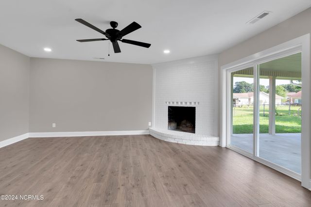 4 Walnut Drive, Jacksonville, NC 28546