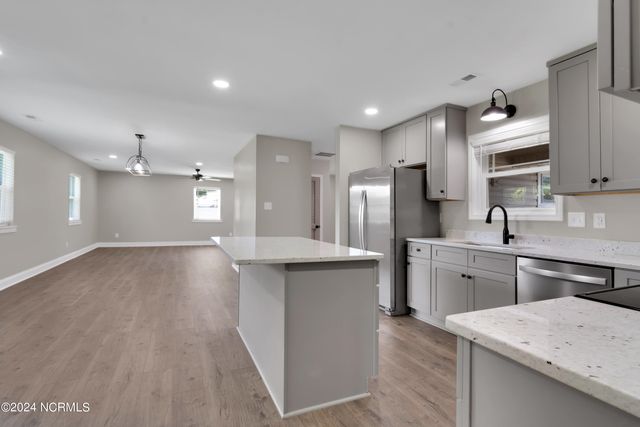 4 Walnut Drive, Jacksonville, NC 28546