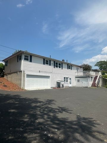 585 Burncoat St, Worcester, MA 01606