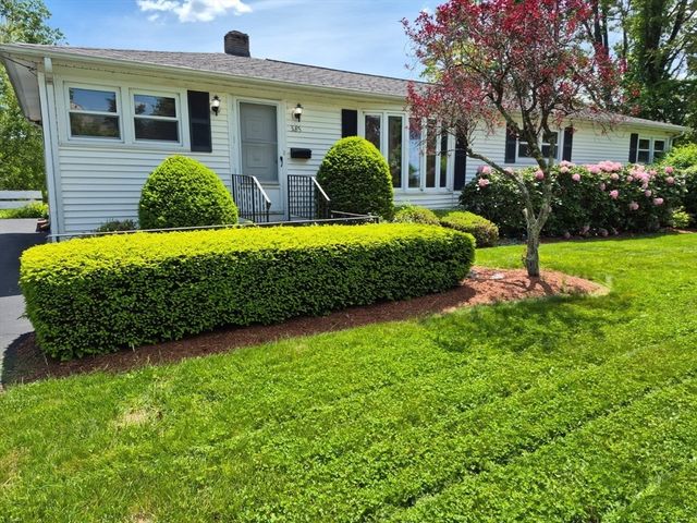 585 Burncoat St, Worcester, MA 01606