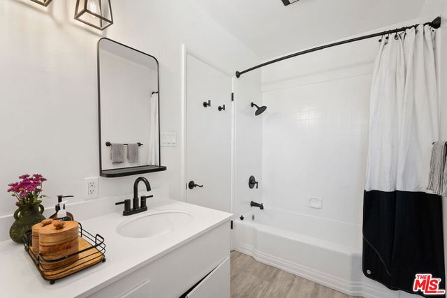 8300 Creighton Avenue, Los Angeles, CA 90045