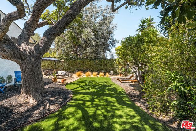 8300 Creighton Avenue, Los Angeles, CA 90045