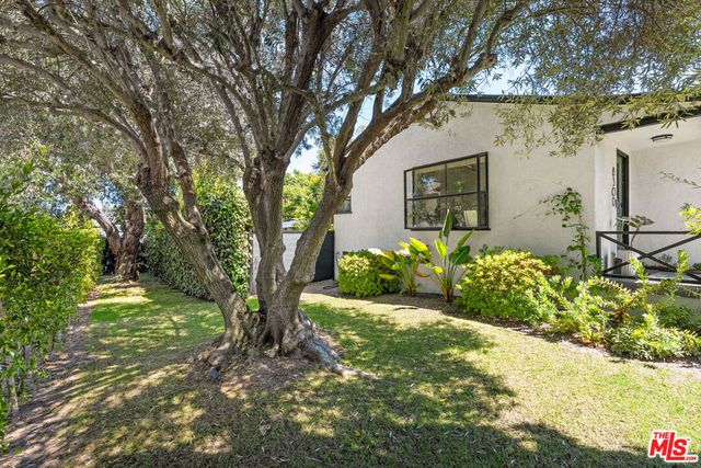 8300 Creighton Avenue, Los Angeles, CA 90045
