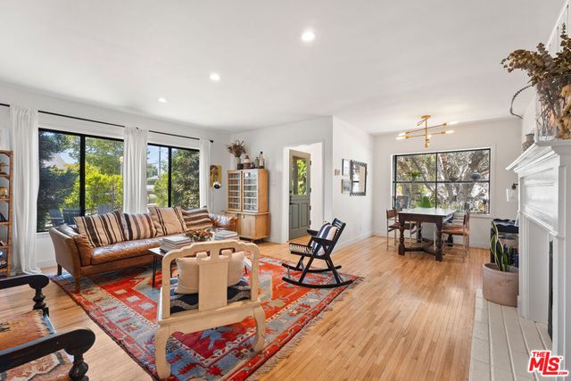 8300 Creighton Avenue, Los Angeles, CA 90045
