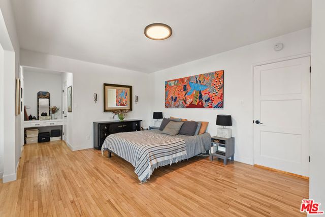 8300 Creighton Avenue, Los Angeles, CA 90045