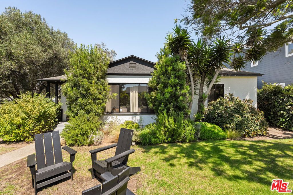 8300 Creighton Avenue, Los Angeles, CA 90045