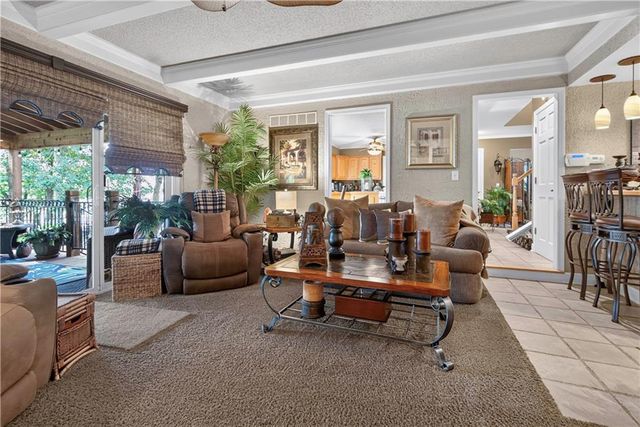 4498 SW Bowsprit Drive, Lee's Summit, MO 64082