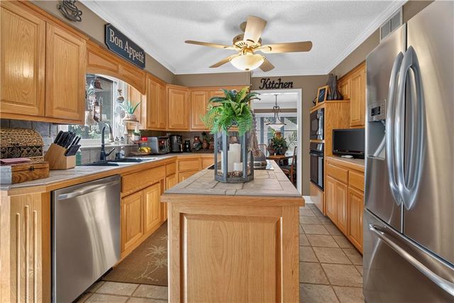 4498 SW Bowsprit Drive, Lee's Summit, MO 64082