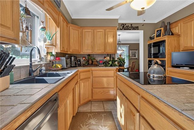 4498 SW Bowsprit Drive, Lee's Summit, MO 64082