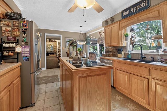 4498 SW Bowsprit Drive, Lee's Summit, MO 64082