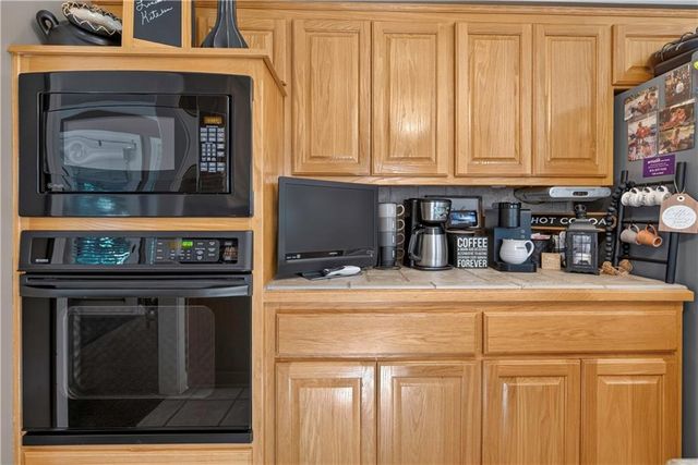 4498 SW Bowsprit Drive, Lee's Summit, MO 64082