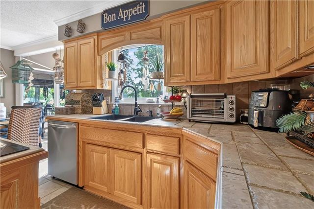 4498 SW Bowsprit Drive, Lee's Summit, MO 64082