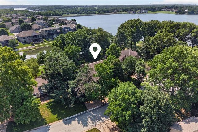 4498 SW Bowsprit Drive, Lee's Summit, MO 64082