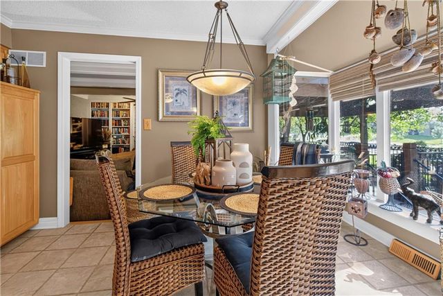 4498 SW Bowsprit Drive, Lee's Summit, MO 64082