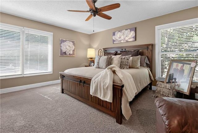 4498 SW Bowsprit Drive, Lee's Summit, MO 64082