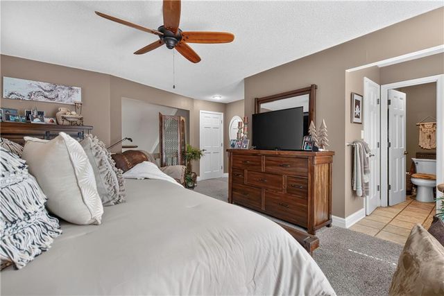 4498 SW Bowsprit Drive, Lee's Summit, MO 64082