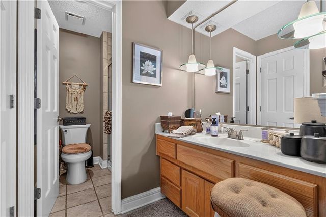 4498 SW Bowsprit Drive, Lee's Summit, MO 64082