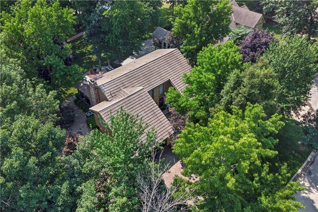 4498 SW Bowsprit Drive, Lee's Summit, MO 64082