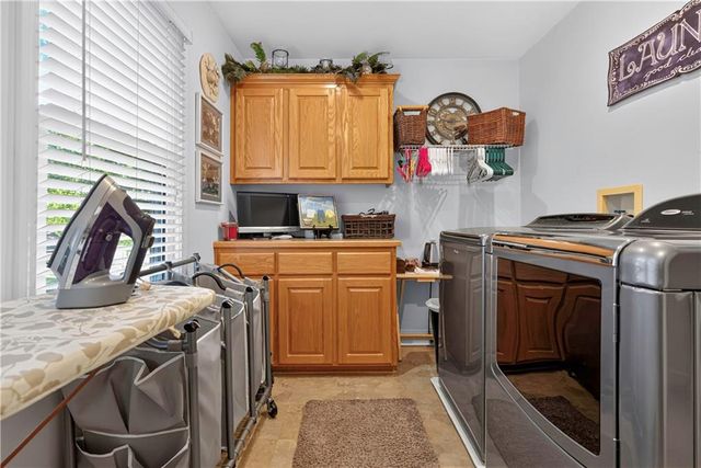 4498 SW Bowsprit Drive, Lee's Summit, MO 64082