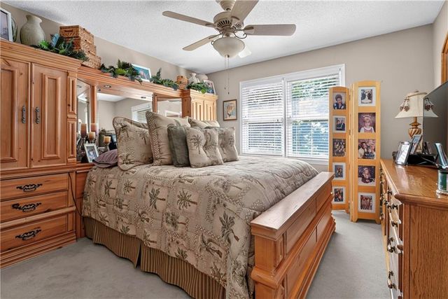 4498 SW Bowsprit Drive, Lee's Summit, MO 64082