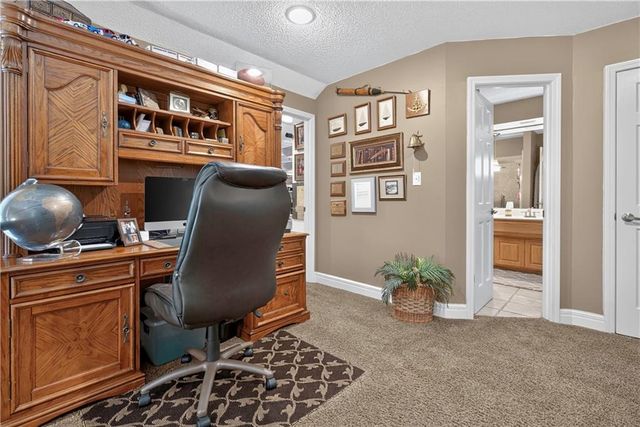 4498 SW Bowsprit Drive, Lee's Summit, MO 64082