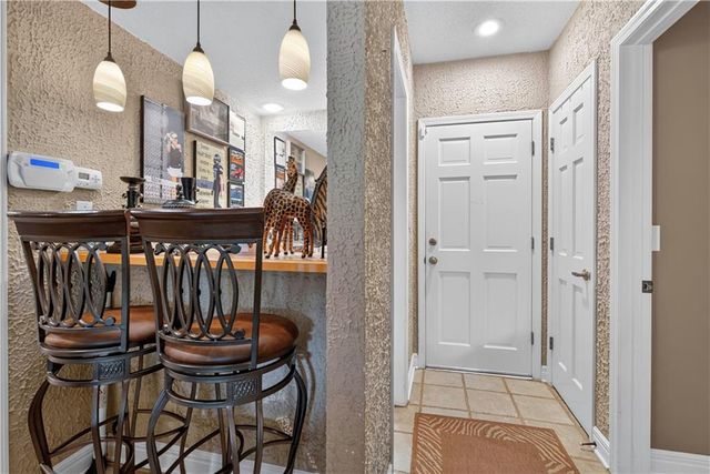 4498 SW Bowsprit Drive, Lee's Summit, MO 64082