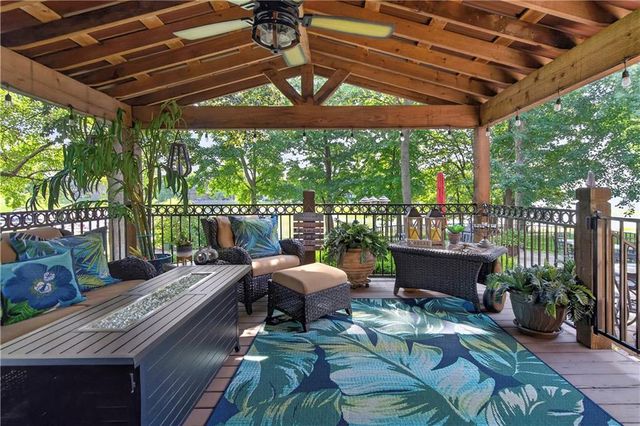 4498 SW Bowsprit Drive, Lee's Summit, MO 64082
