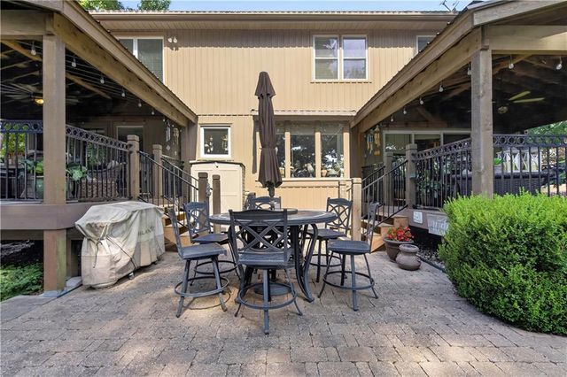 4498 SW Bowsprit Drive, Lee's Summit, MO 64082