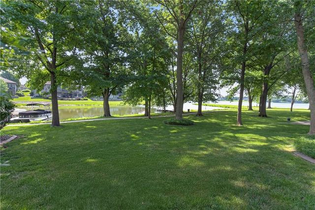 4498 SW Bowsprit Drive, Lee's Summit, MO 64082