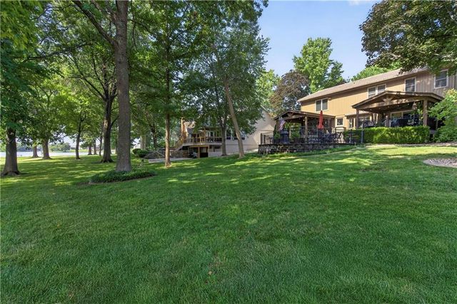 4498 SW Bowsprit Drive, Lee's Summit, MO 64082