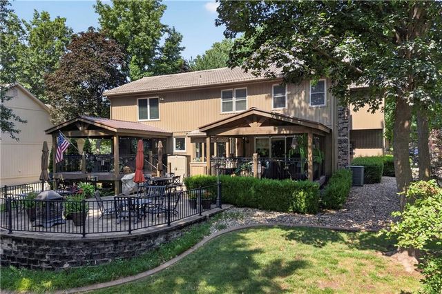 4498 SW Bowsprit Drive, Lee's Summit, MO 64082