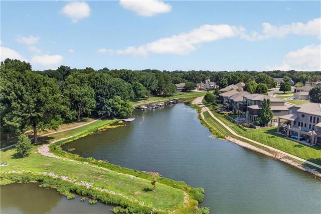 4498 SW Bowsprit Drive, Lee's Summit, MO 64082