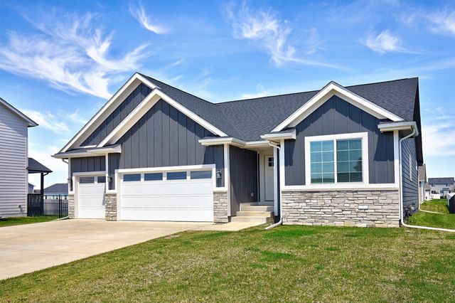 208 11th Court NW, Bondurant, IA 50035
